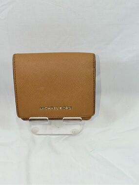 Michael Kors Saffiano Leather Jet Set Travel Flap Compact Bifold Wallet Tan